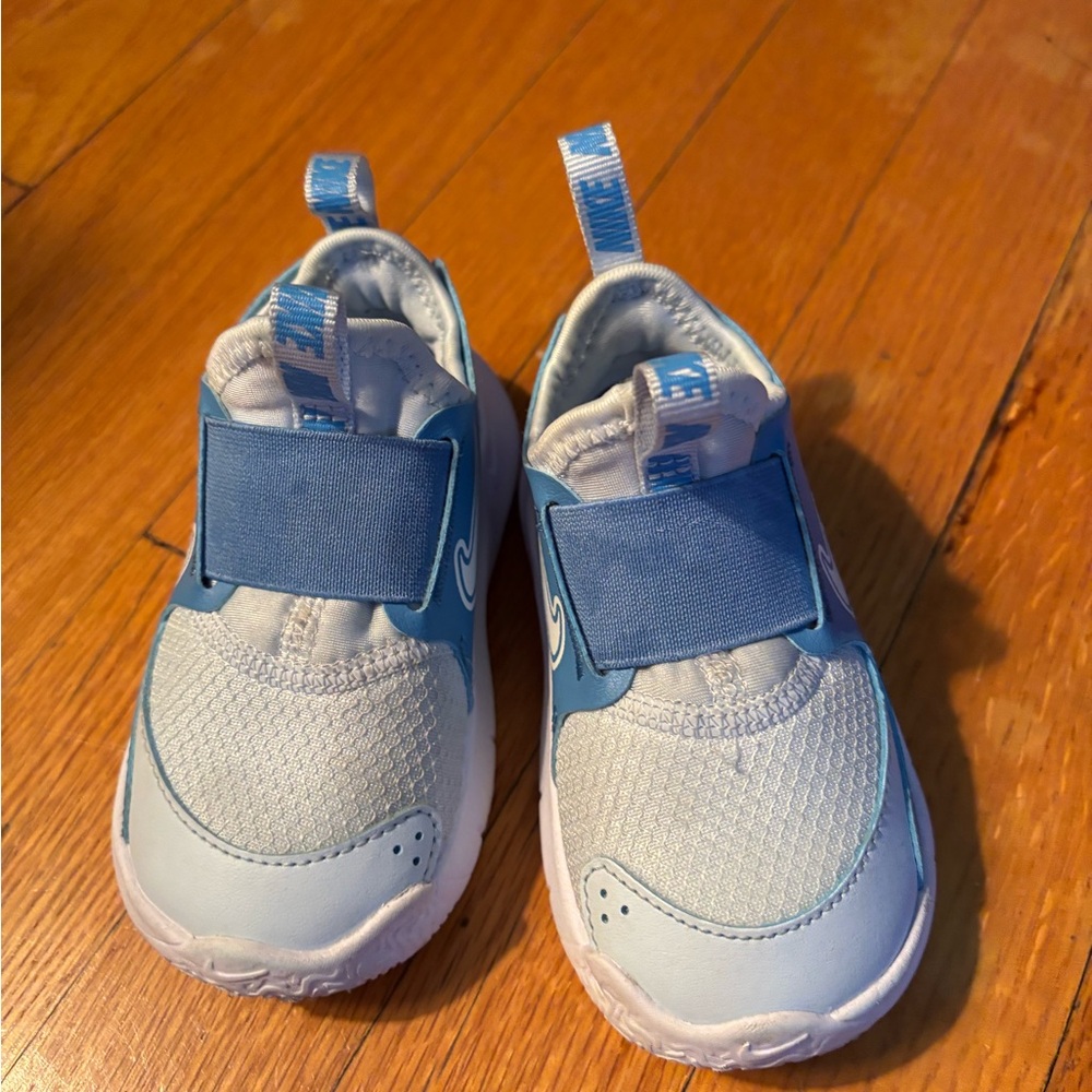 Nike Kids Light Blue and White Hook-and-Loop Sneakers